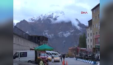 Hakkari'nin yüksek kesimlerine kar yağdı
