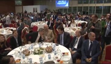 Efkan Ala Bursa'da ilk defa oy kullanacak olan gençlerle bir araya geldi