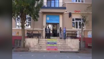 Bursa'da  engelliler sandık başına giderken zorlandı