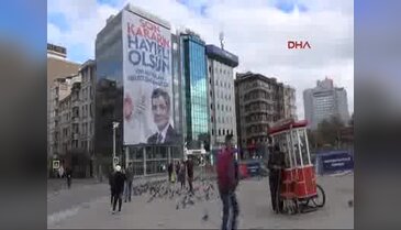 Taksim meydanında dev propaganda posterleri