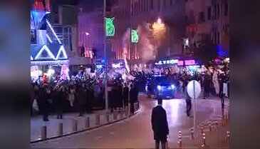 Davutoğlu Mevlana Meydanı'nda konuştu