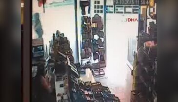 Sigara dağıtıcısının vurulup gasp edilme anı kamerada