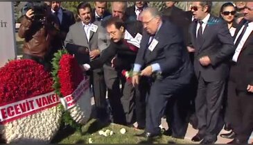 Ecevit ölüm yıl dönümünde mezarı başında anıldı