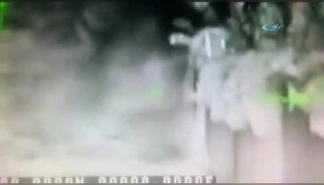 Polise atmaya çalıştığı roket elinde patladı!