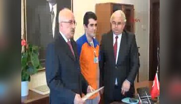 Havalimanı tuvaletinde bulduğu 24 bin 500 euroyu teslim etti
