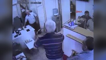 Döviz bürosu sahibine parayı böyle teslim etti