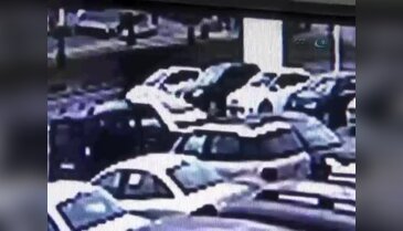 Yolun karşısına geçmek isteyen kadına böyle çarptı