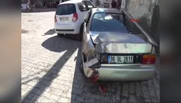 Yol kapatan PKK'lılar polisle çatıştı