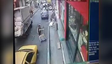 Senegalli genci 3. kattan aşağı attılar
