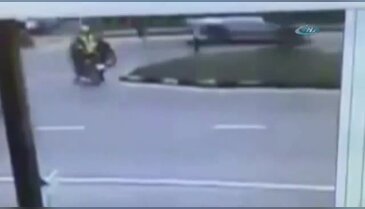Motosikletli polis trafik terörü kurbanı oldu
