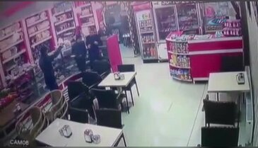 Silahlı soygun kamerada