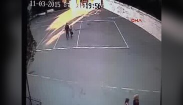 Kızını okula götüren babanın öldüğü kaza anı kamerada