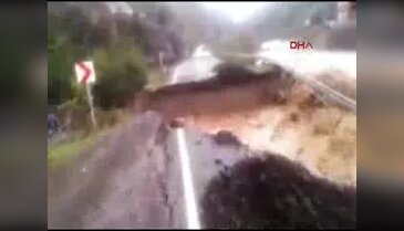Yağışın yolaçtığı heyelanda ikinci katta toprak altında kaldı, 1 çocuk öldü