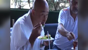 Japon rahip nükleere karşı yürüyor