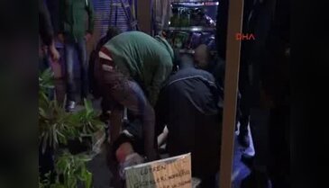 Arkadaşını bıçaklayarak yaraladı
