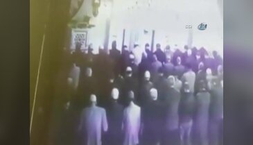 İmamın namazda bıçaklandığı anlar kamerada