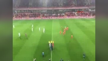 Saygı duruşunda büyük saygısızlık