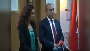 ABD Dışişleri Bakan Yardımcısı Suriyeli öğrencilere kitap dağıttı