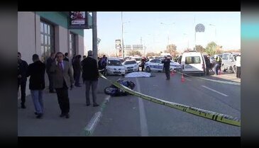 Bursa'da polis memuru motosikletiyle kamyonun altında kaldı!