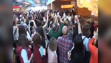 Gülben Ergen'e Bursa'da sevgi seli