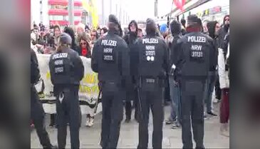 İslam karşıtları Köln'de gösteri yaptı