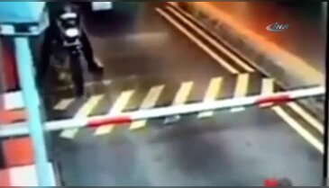 Kamyon motosikletli şahsı ezip geçti