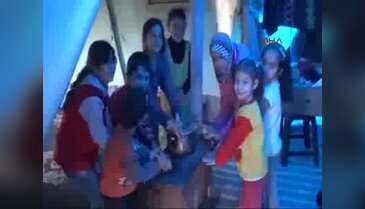 Evlerini terk eden Suriye Türkmenleri sınıra yakın bölgelerde kurulan çadırlarda barınmaya çalışıyor