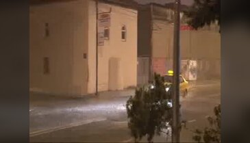 İzmir'de sağanak yağmur etkili oldu