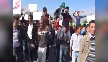 Çadırkentteki Türkmenler, Rus saldırılarını protesto etti