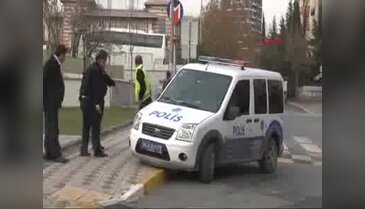 Terör operasyonunda kaçan otomobil polis aracıyla çarpıştı