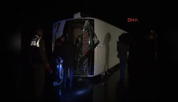 Geziden dönen tur midibüsü devrildi: 23 yaralı