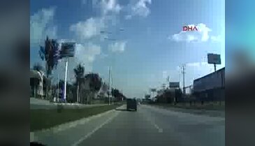 Motosikletli gençlerin yaptığı kaza kamerada