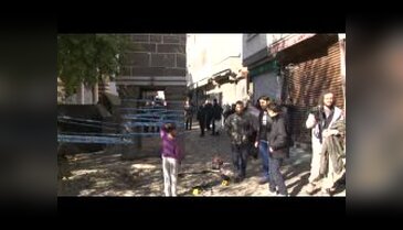 Elçi'nin öldürüldüğü sokakta duvarlardaki mermi delikleri hala çok taze