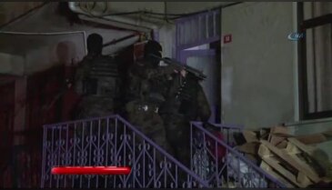 Polisleri hırsız sanınca 'imdat polis' diye balkona fırladı
