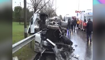 TIR, yolcu otobüsüne çarptı; 28 yaralı