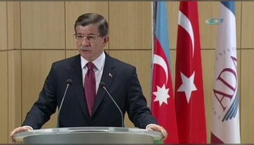 Davutoğlu Azerbaycan Diplomasi Akademisi'nde konuştu