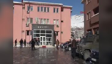 Hakkari'de 'öz yönetim' açıklamasına katıldığı için tutuklanan 2 kişi tahliye edildi