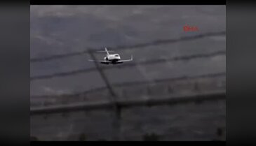 İniş takımları açılmayan uçak böyle indi