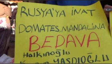 "Almazsan alma Rusya" deyip halka bedava dağıttı