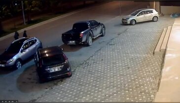 Buji ile cam patlatan hırsızlar kamerada