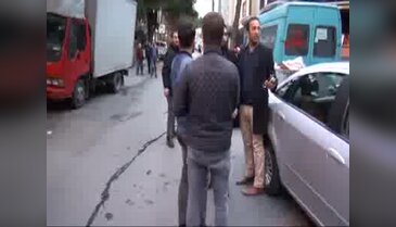 Üniversite önünde palalı-silahlı kavga!