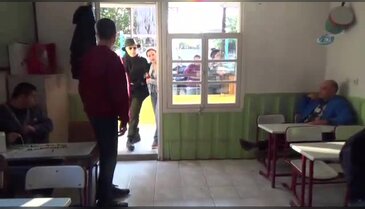 Genç kız neye uğradığını şaşırdı!