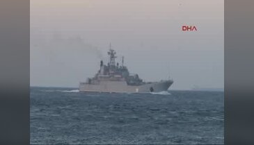 Rus savaş gemisi İstanbul Boğazı'nda
