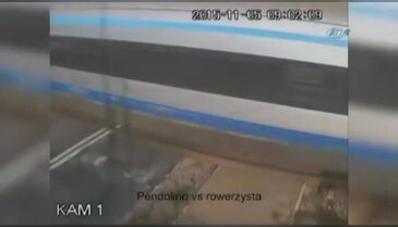 Tren ona değil, o trene çarptı