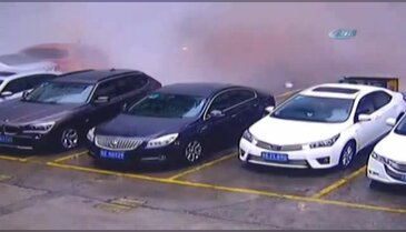 Araçların üzerine su ve taş yağdı