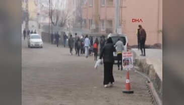 Eylem yapan liselilere polis müdahalesi