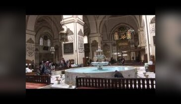 Bursa Ulucami'nde tek kullanımlık tesbih uygulaması
