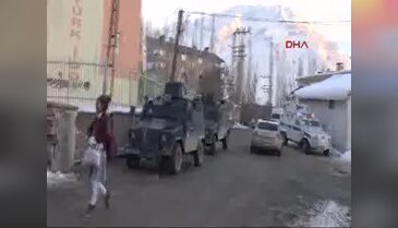 Hakkari'de öğrenciler okuldayken molotof atıldı
