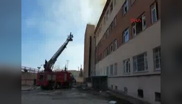 Siirt'te boş hastaneyi ateşe verdiler