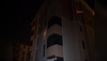 İstinat duvarı apartmanın üzerine çöktü